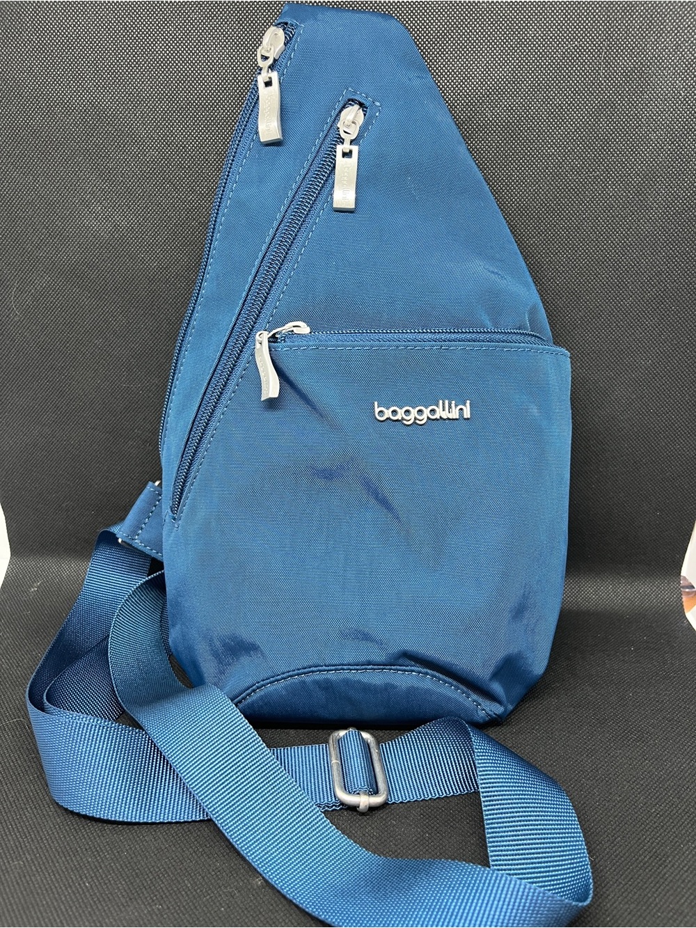 Baggallini Navy Blue Sling Belt Bag Travel Crossbody Like New!
